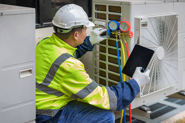 Professional Heat Pump Repair technician working in Riverview, MI
